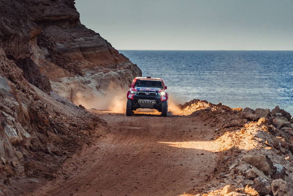 Trzy Toyoty Hilux w TOP5 na 9. etapie Rajdu Dakar 2021